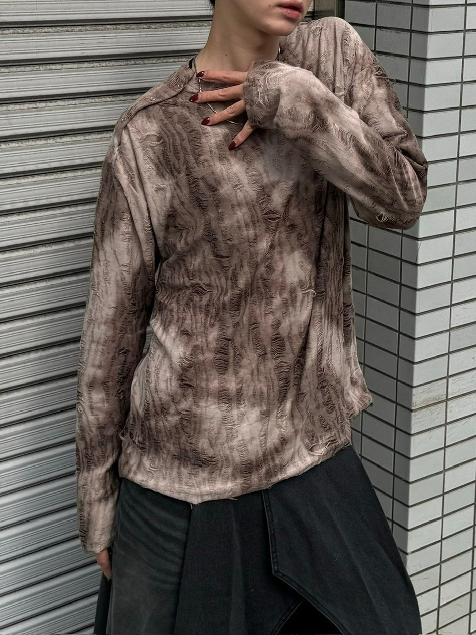 受注制【Chikashitsu +】shoulder button grunge knit (2color)