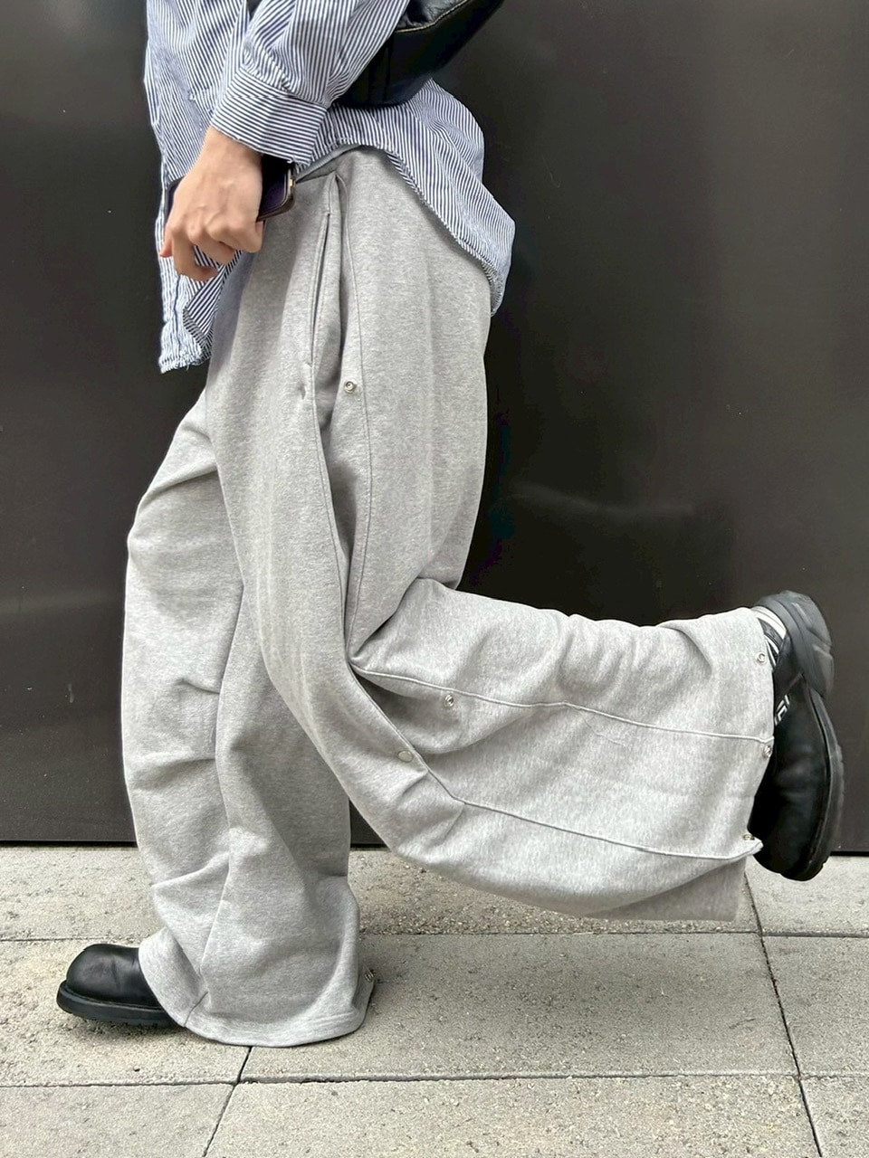受注制【Chikashitsu +】side snap button sweat pants (2color)