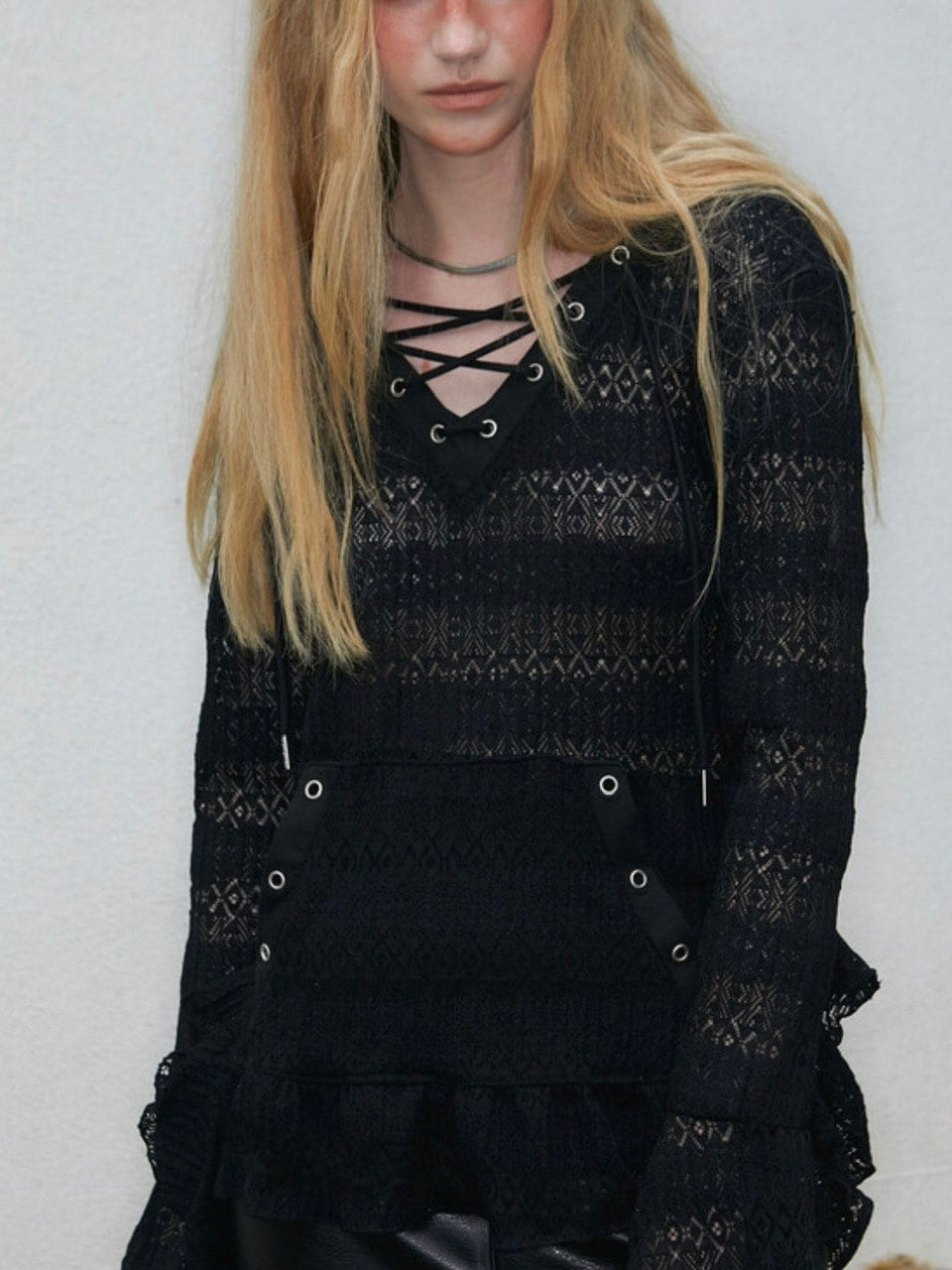 【NOT KNOWING】Lace V Neck Ruffle Hoodie