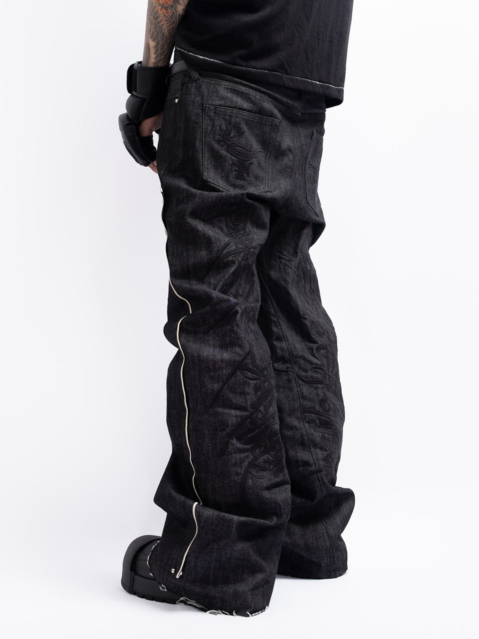 【F.V.V.O】RED SELVEDGE EMBROIDERED RAW DENIM JEANS