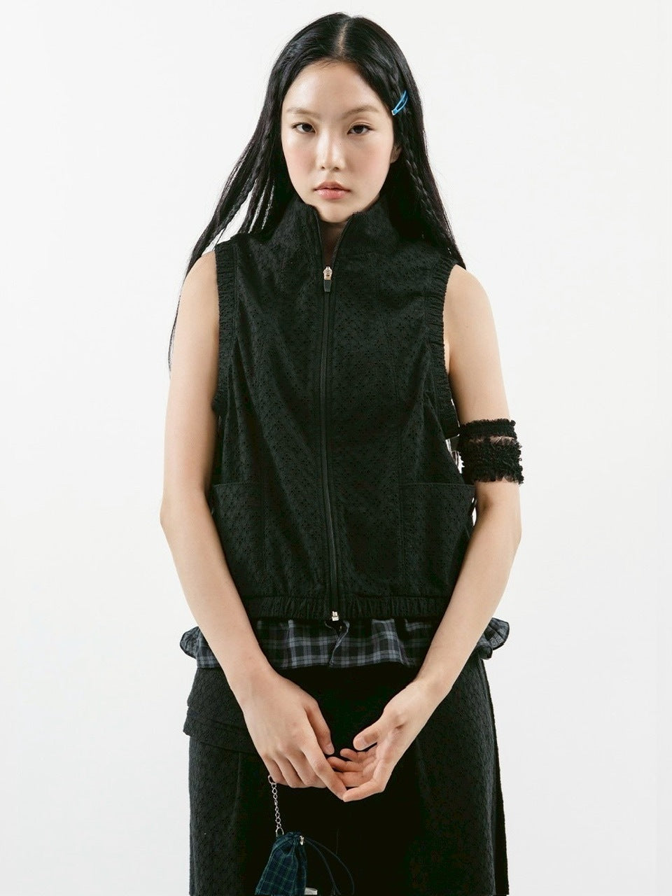 【TUOMIO】EYELET FRILL VEST / 【トゥオミオ】アイレットフリルベスト