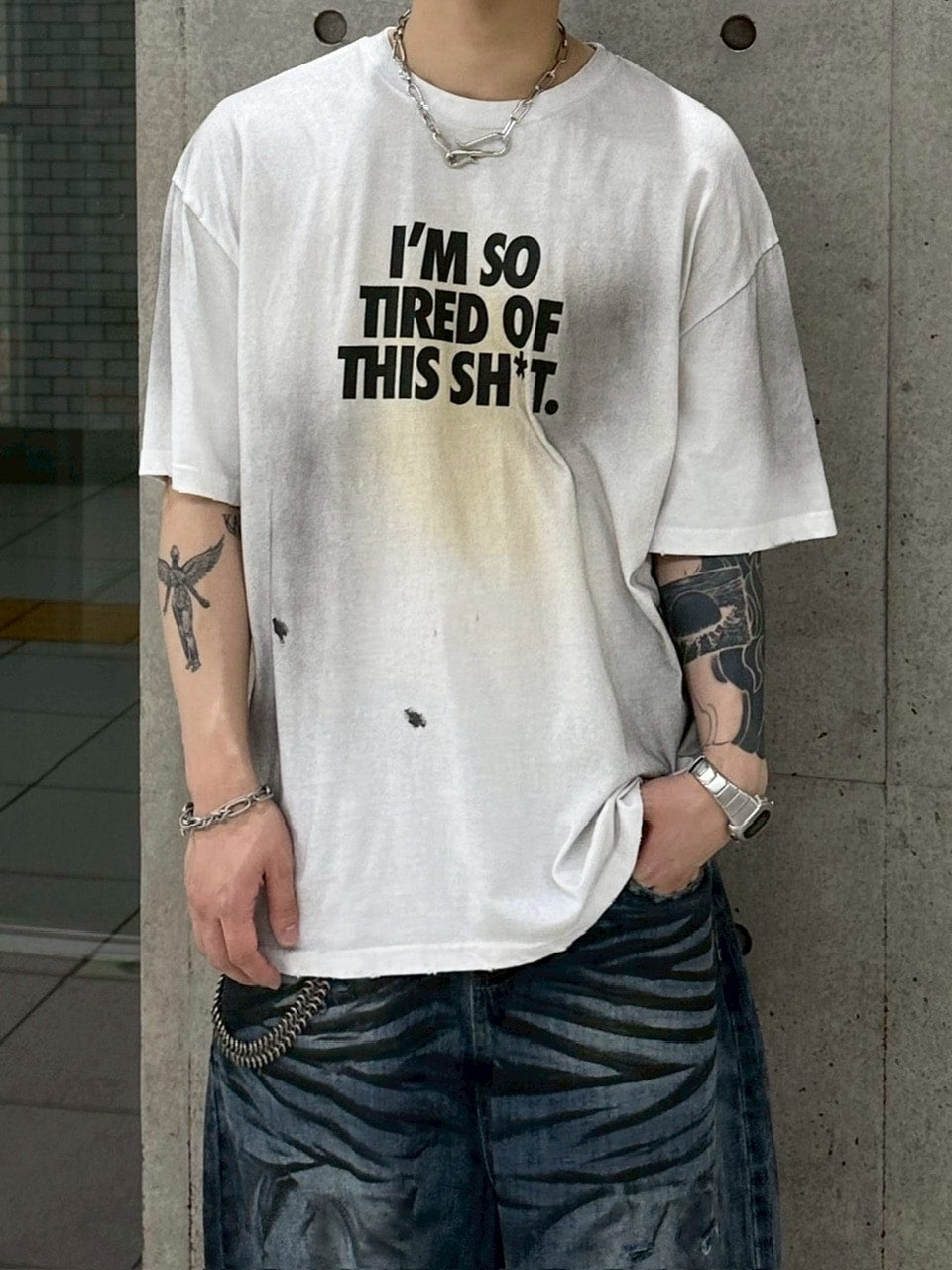受注制【Chikashitsu +】dirty wash logo half sleeve t-shirt / 【チカシツプラス】ダーティウォッシュロゴ半袖Tシャツ (2color)