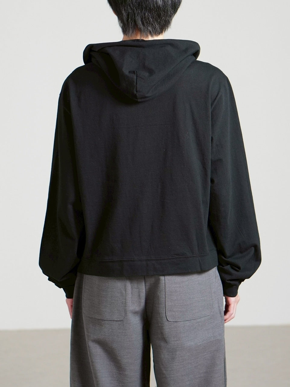 受注制【Chikashitsu +】light touch cropped hoodie / 【チカシツプラス】 ライトタッチクロップドパーカー (3color)