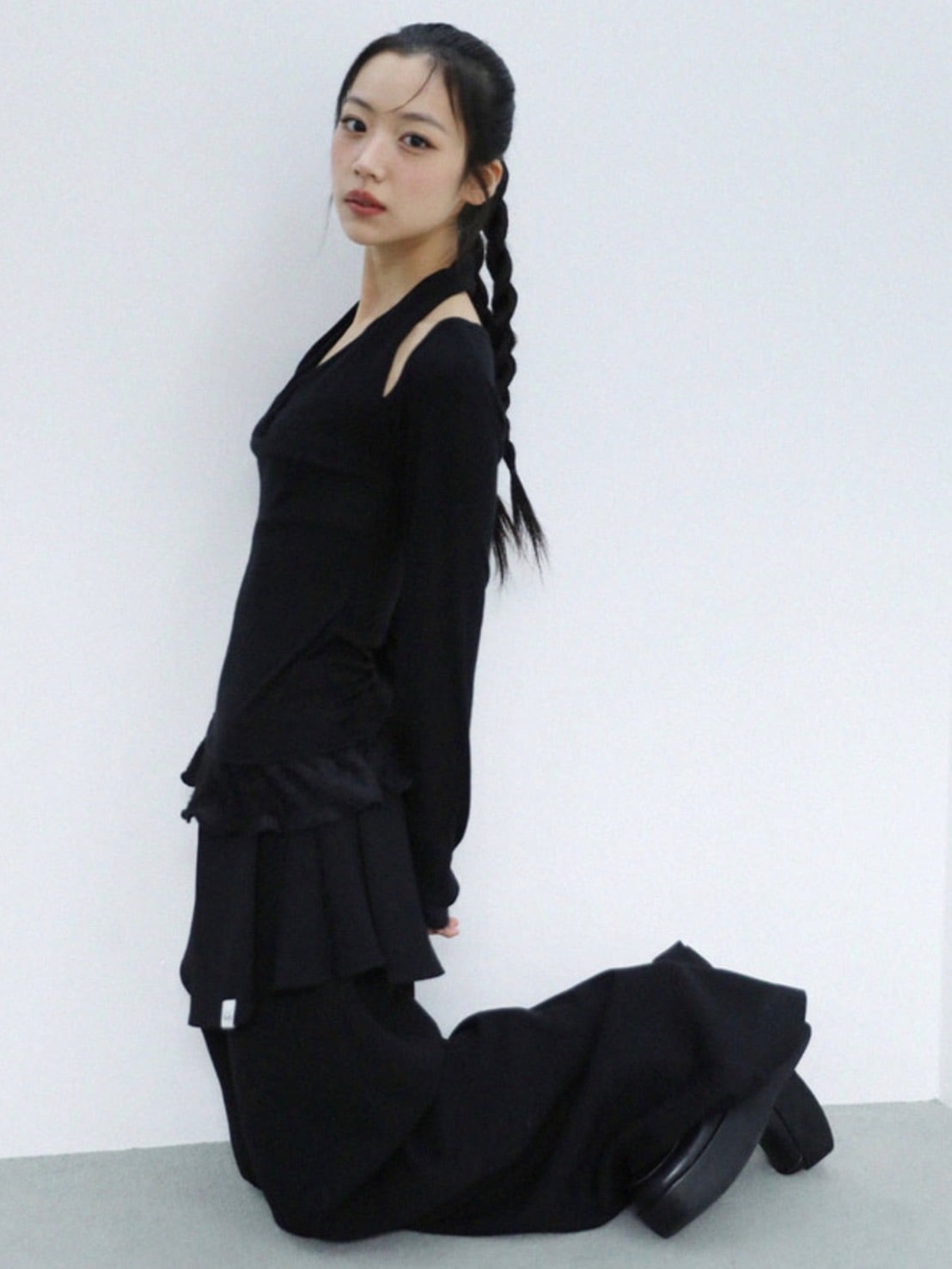 12/21 20:00 発売【Uglyshadow】SCARF FUR FRILL T-SHIRT