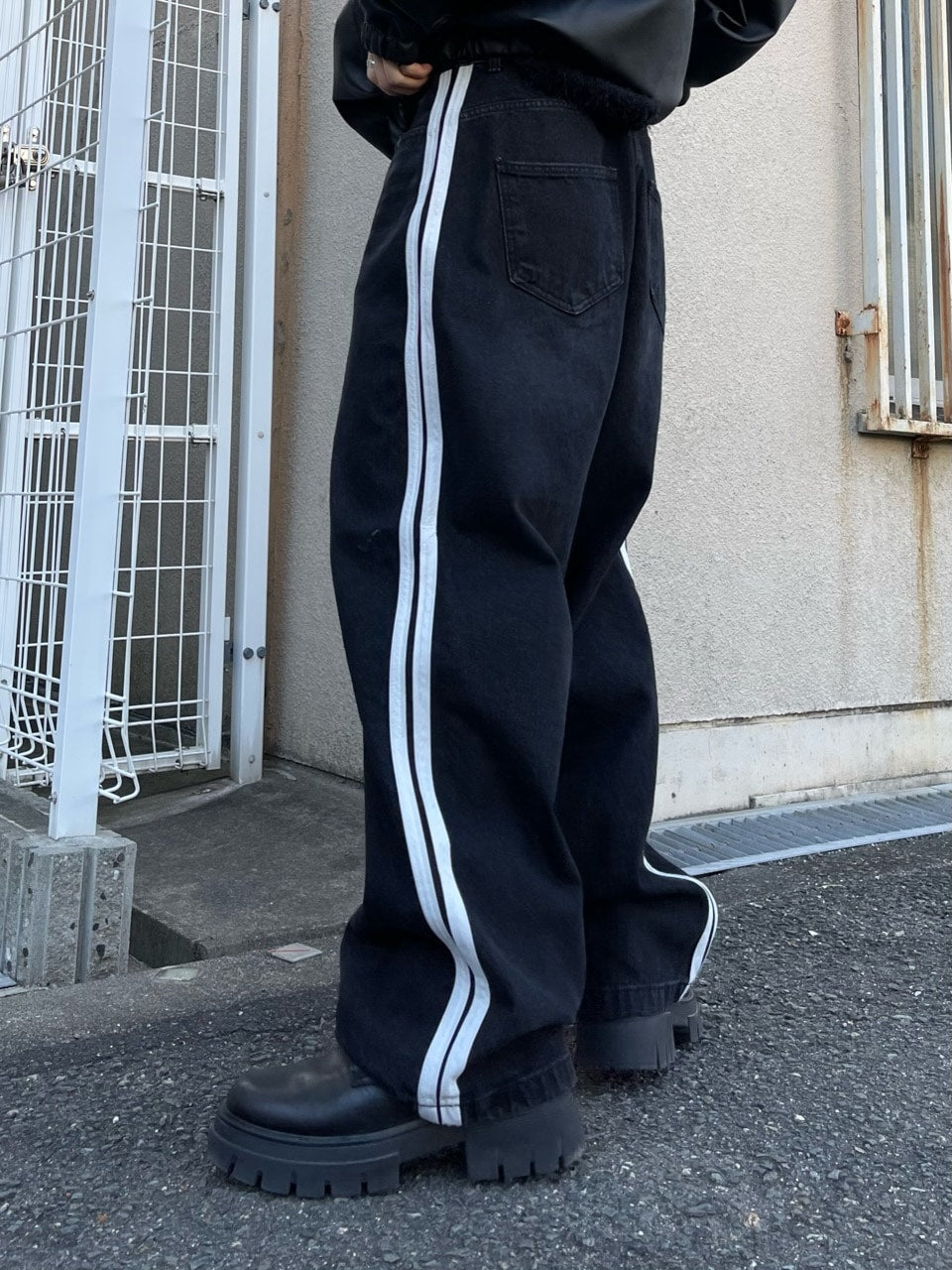 受注制【Chikashitsu +】oversized side line denim pants (2color)
