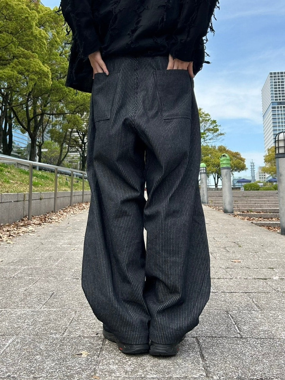 受注制【Chikashitsu +】snap button hickory stripe pants / 【チカシツプラス】スナップボタンヒッコリーストライプデニムパンツ