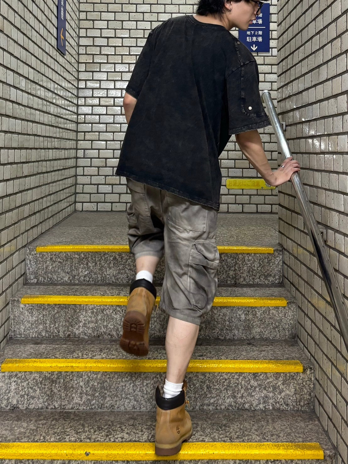 【Chikashitsu +】oversized pigment rivet t-shirt (2color)