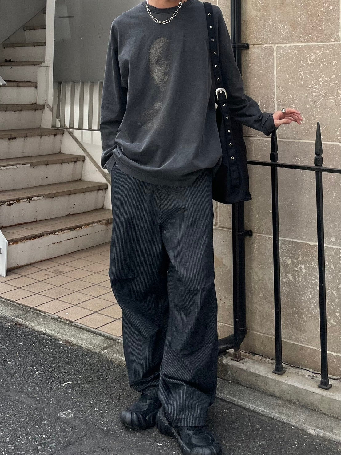 【Chikashitsu +】oversized shadow print damage long sleeve (2color) / 【チカシツプラス】オーバーサイズシャドウプリントダメージ長袖Tシャツ