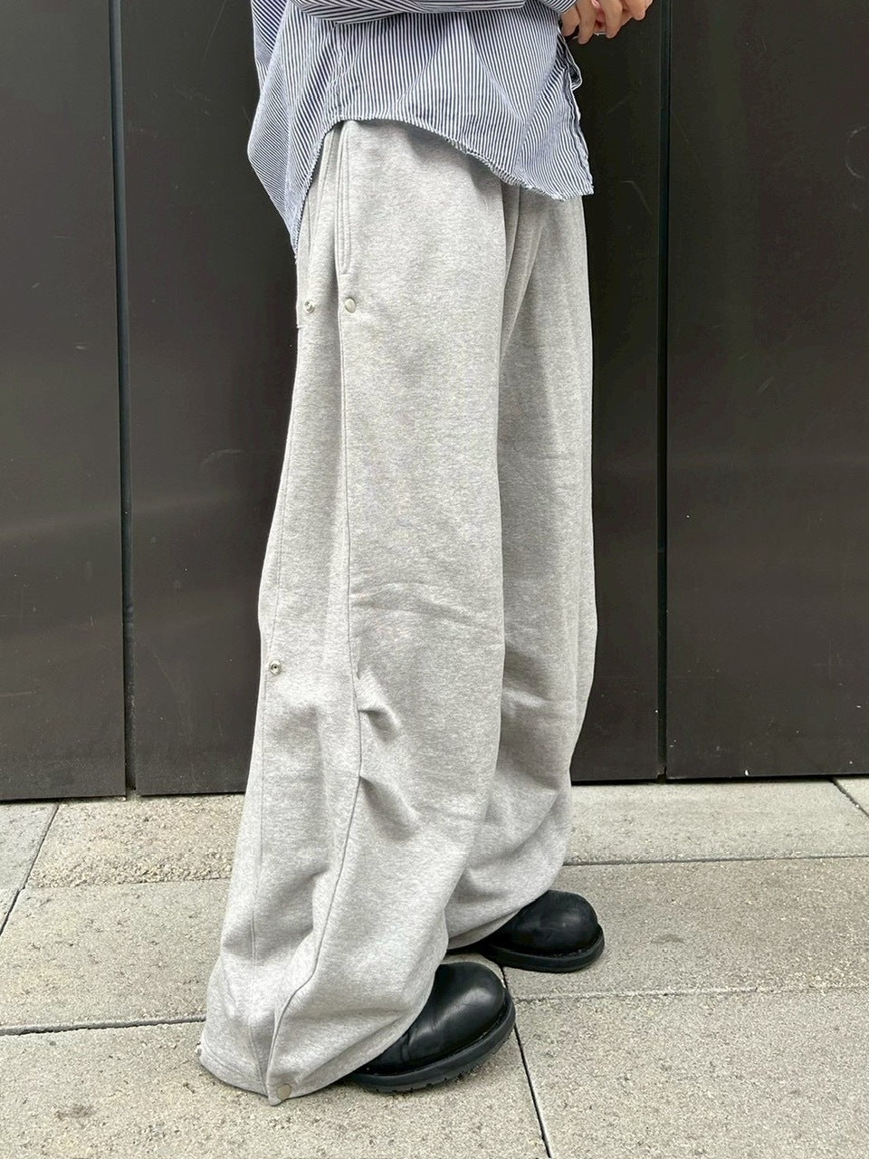 受注制【Chikashitsu +】side snap button sweat pants (2color)