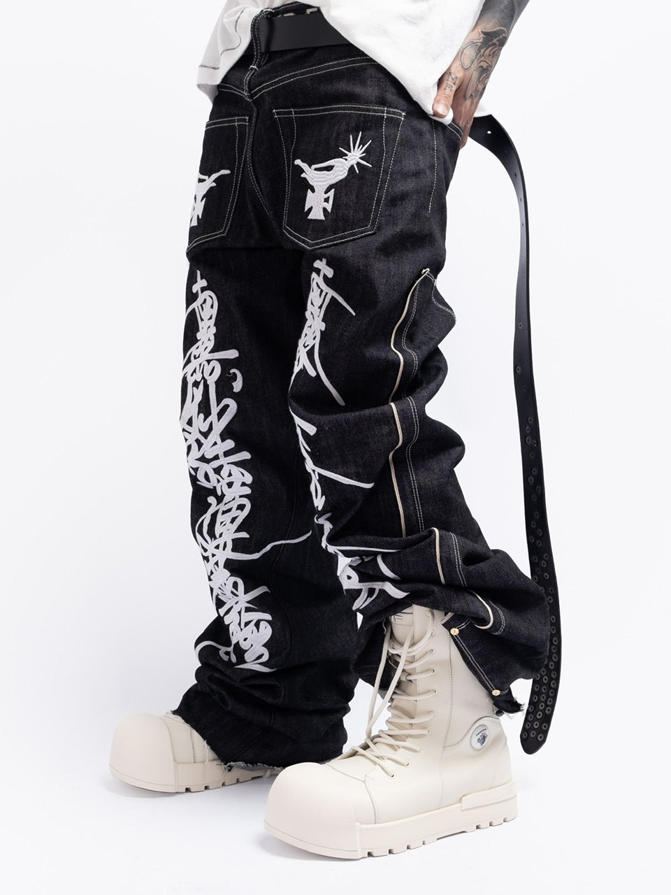 【F.V.V.O】RED SELVEDGE EMBROIDERED RAW DENIM JEANS