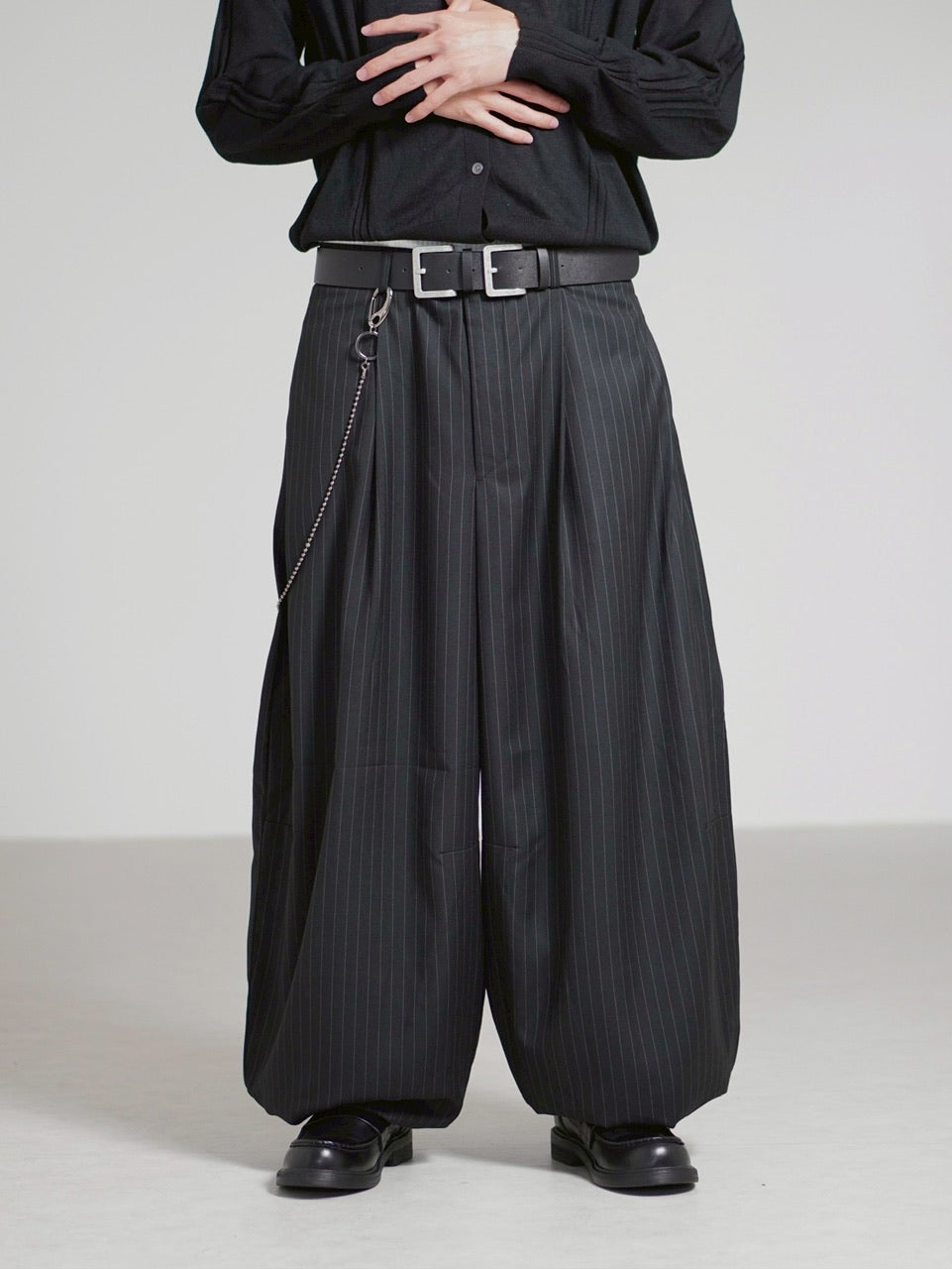 受注制【Chikashitsu +】draw cord stripe wide slacks / 【チカシツプラス】ドローコードストライプワイドスラックス (2color)