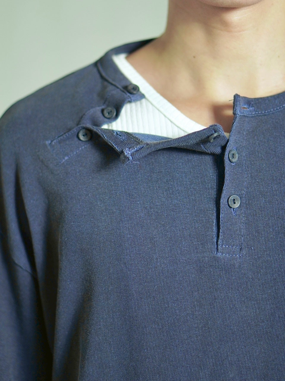 受注制【Chikashitsu +】double button henry neck long sleeve tee / 【チカシツプラス】ダブルボタンヘンリーネック長袖Tシャツ (4color)