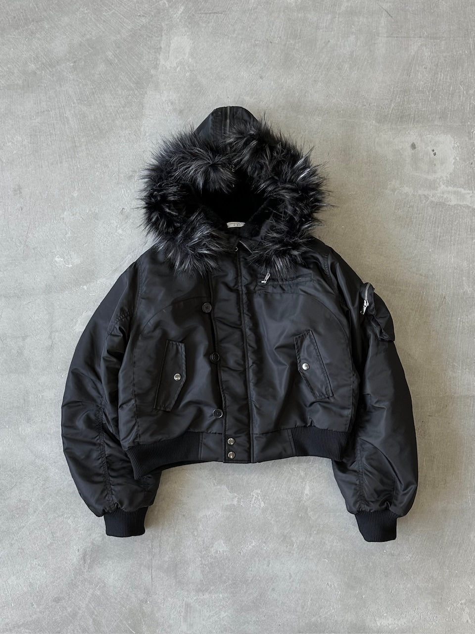 【CHIKASHITSU PLUS HIGH】N-2B cropped hood blouson (nylon)