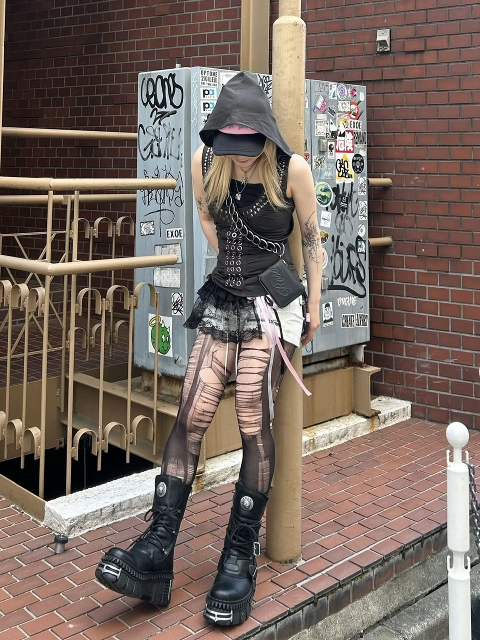 国際配送【Never mind the XU】drape eyelet hoodie tank(2color)