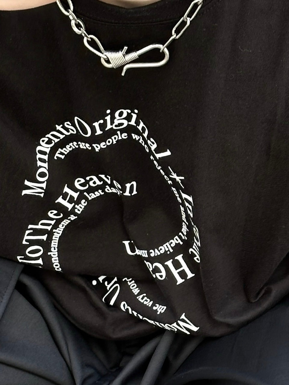 受注制【Chikashitsu +】logo graphic t-shirt 2 (3color) / 【チカシツプラス】グラフィックロゴプリント半袖Tシャツ