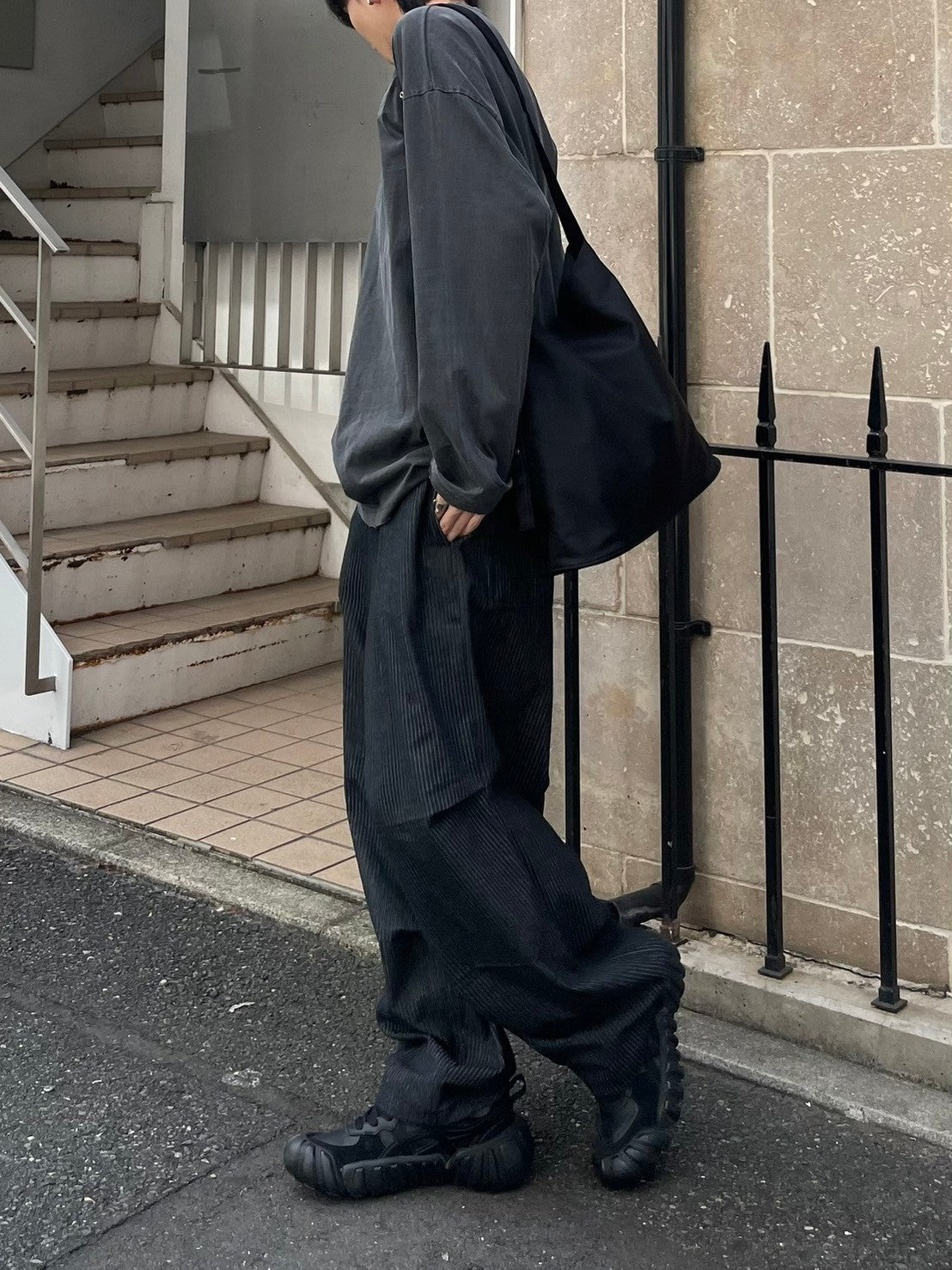 【Chikashitsu +】oversized shadow print damage long sleeve (2color) / 【チカシツプラス】オーバーサイズシャドウプリントダメージ長袖Tシャツ