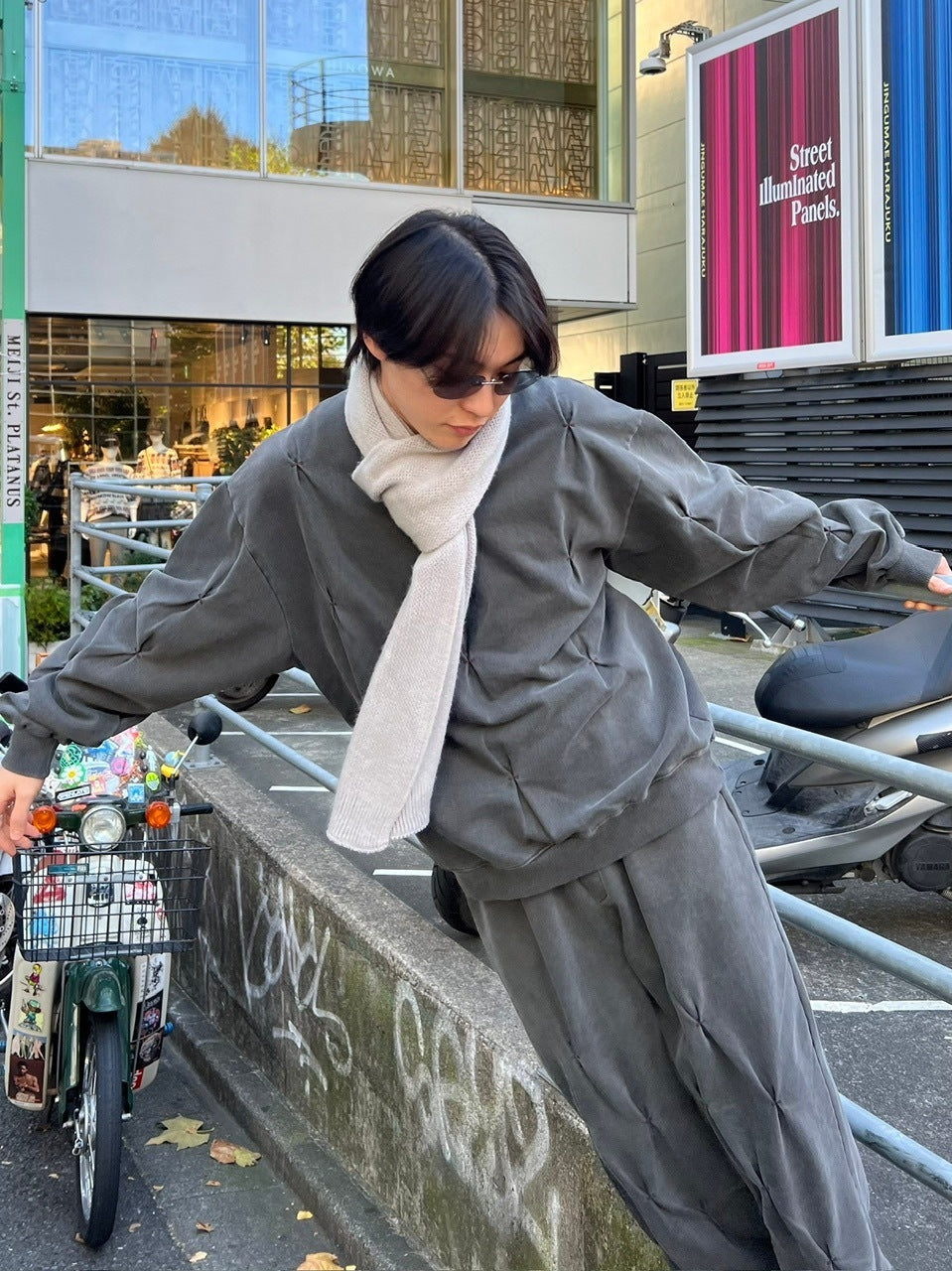 受注制【Chikashitsu +】stitch design sweat (3color)