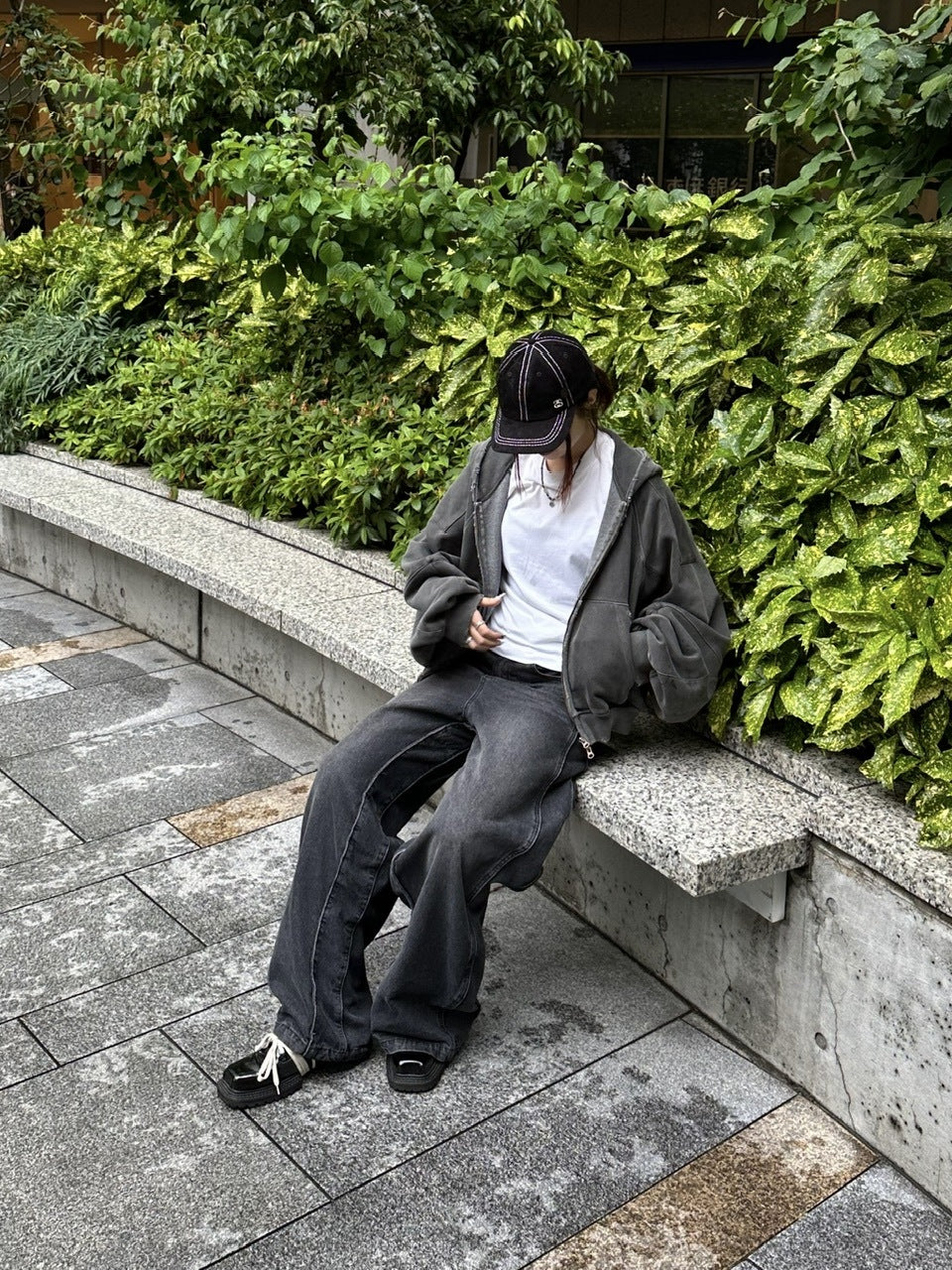 【Chikashitsu +】side wave design denim pants (BLACK)