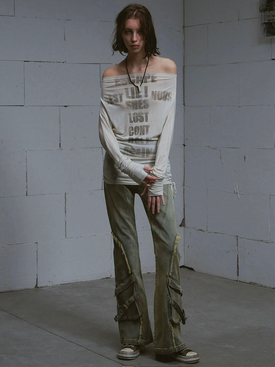 【Cest Nous】Doodle-printed batwing sleeve top / 【セヌー】オフショルダープリント長袖トップス