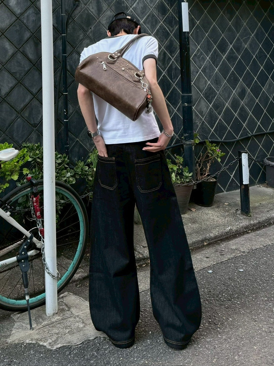 受注制【Chikashitsu +】lilting stitch curve denim pants