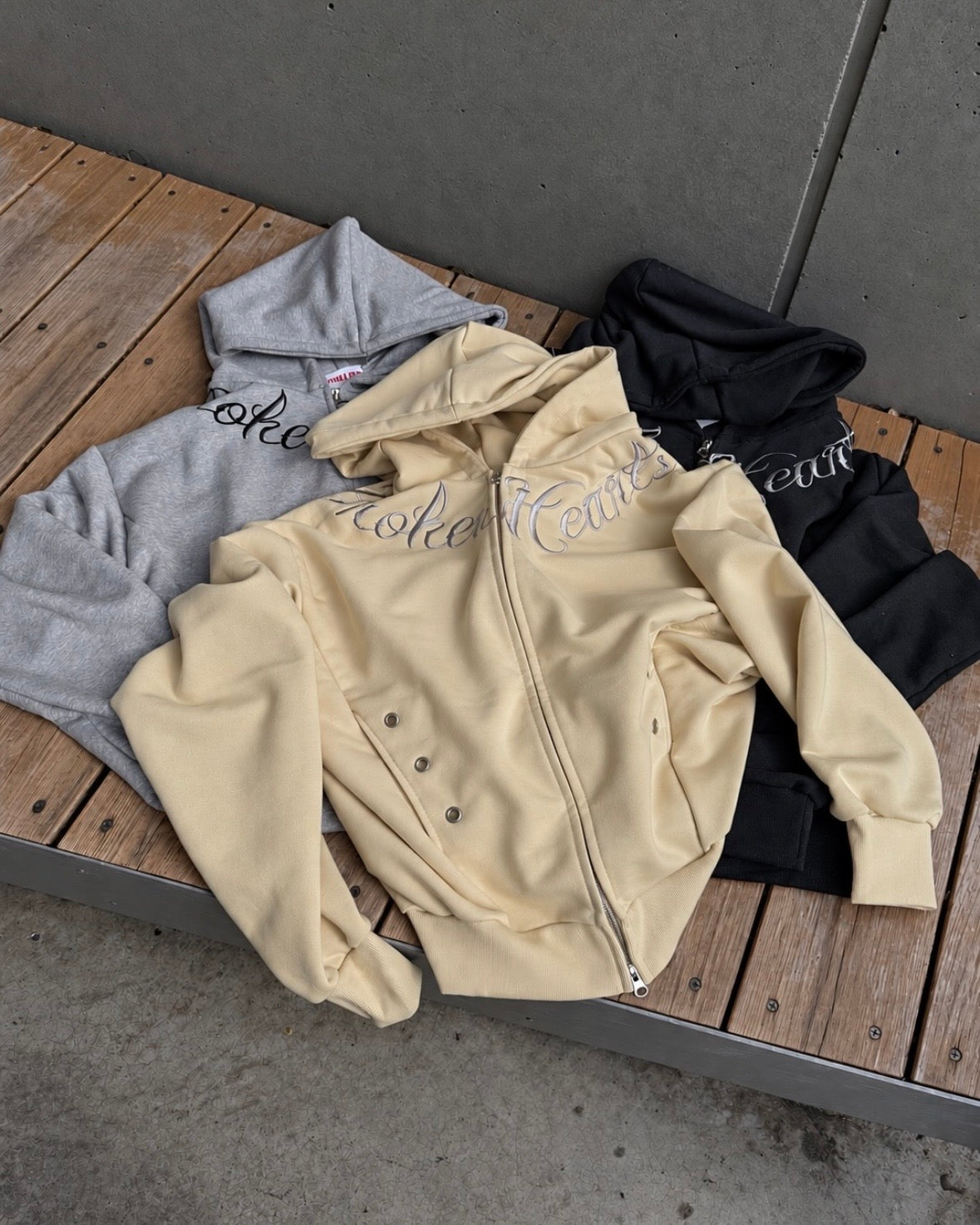 受注制【Never mind the XU】SCRIPT EYELET ZIP HOODIE (3color)