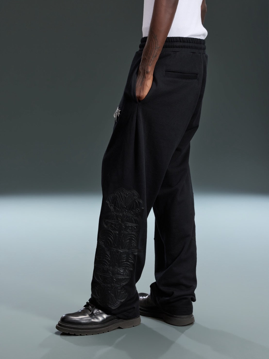 【The Boy Has No Patience】LEATHER PATCH PANTS