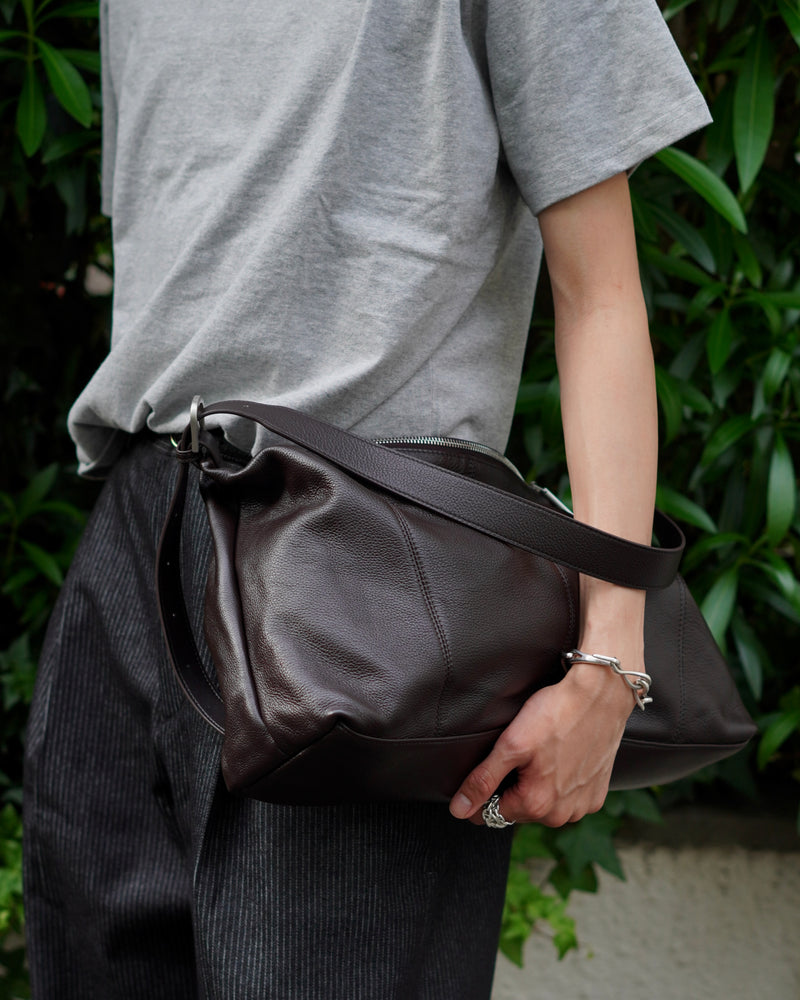 東京店WEB限定受注制【Chikashitsu +】cow leather cross bag (2color)
