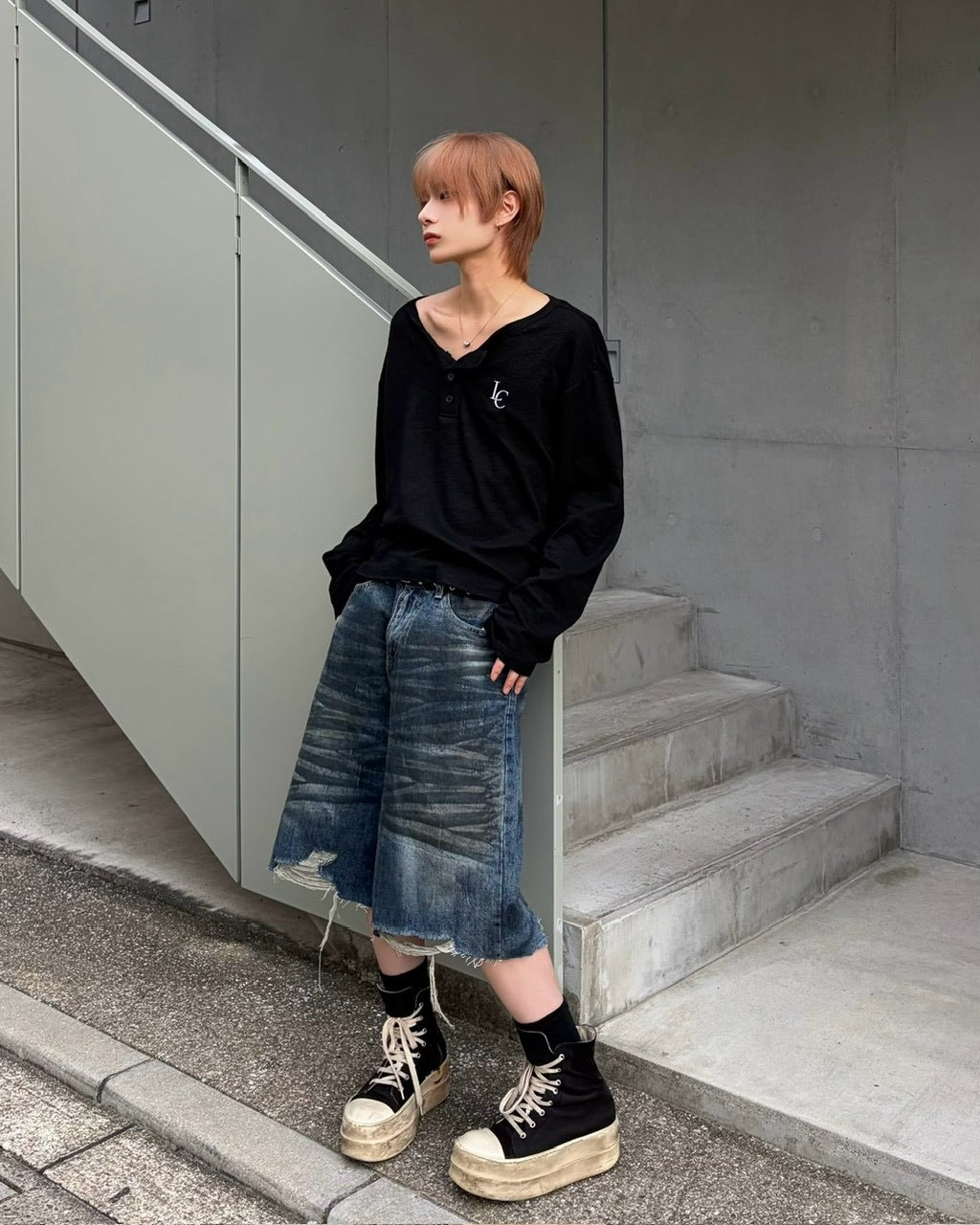 国際配送【LUV CODE】washed damage denim shorts
