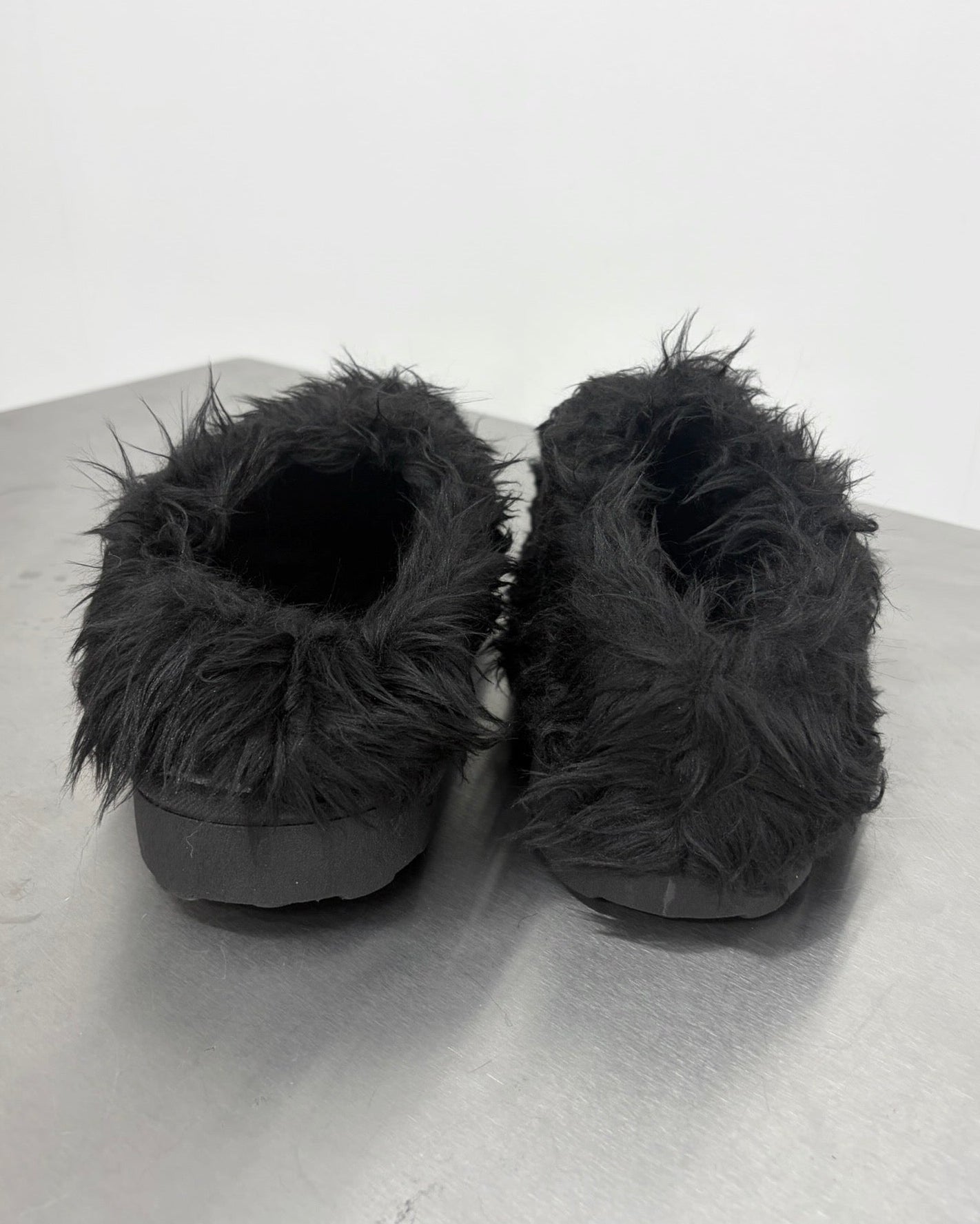 9/18 20:00 発売
国際配送【Nerd out XU】Kumasan Fur Slippers