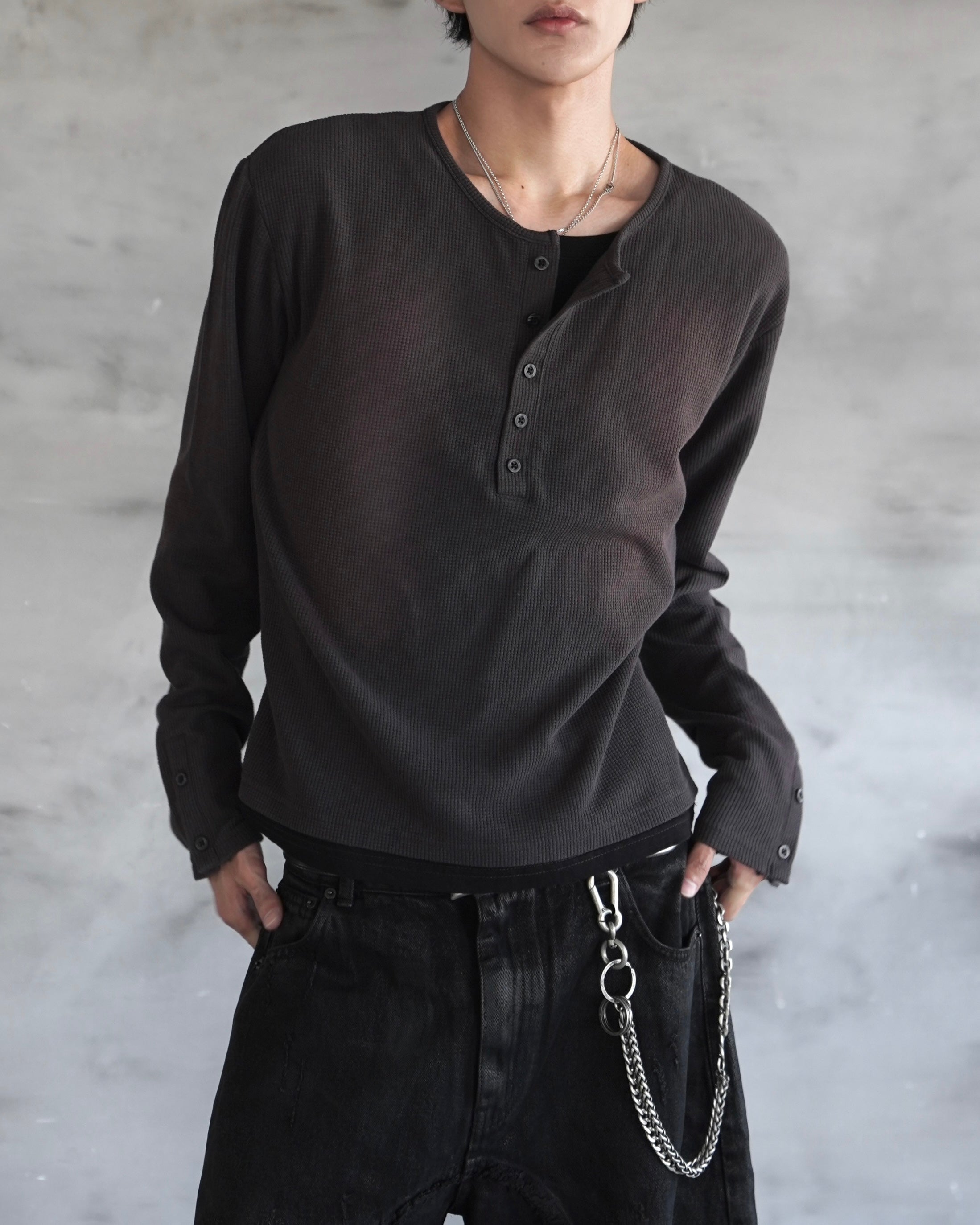 【CHIKASHITSU PLUS HIGH】Rust waffle layered henley neck tee(2color)