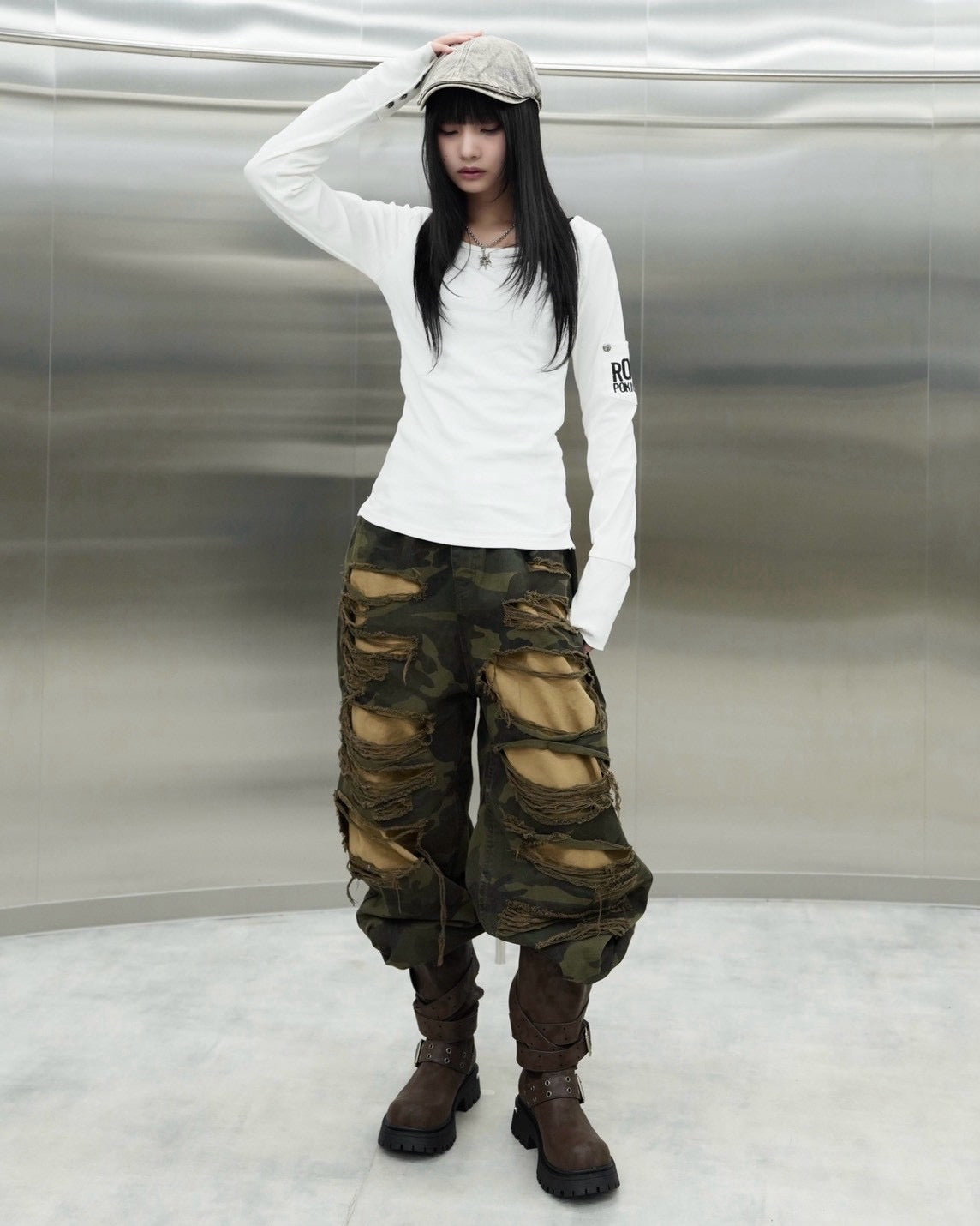 受注制【Never mind the XU】Back graphic slim top (2color)