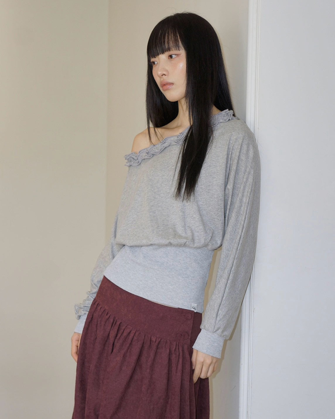 【Uglyshadow】OFF-SHOULDER RUFFLE TOP