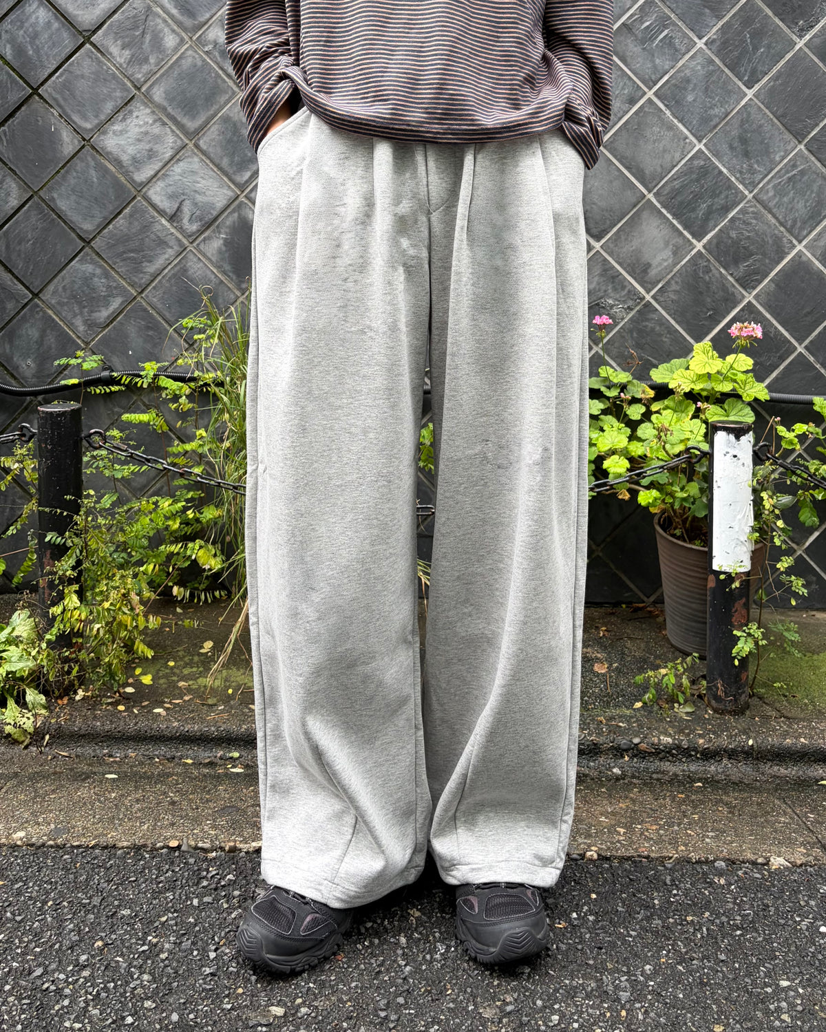 東京店WEB限定【Chikashitsu +】pintuck sweat pants (2color)