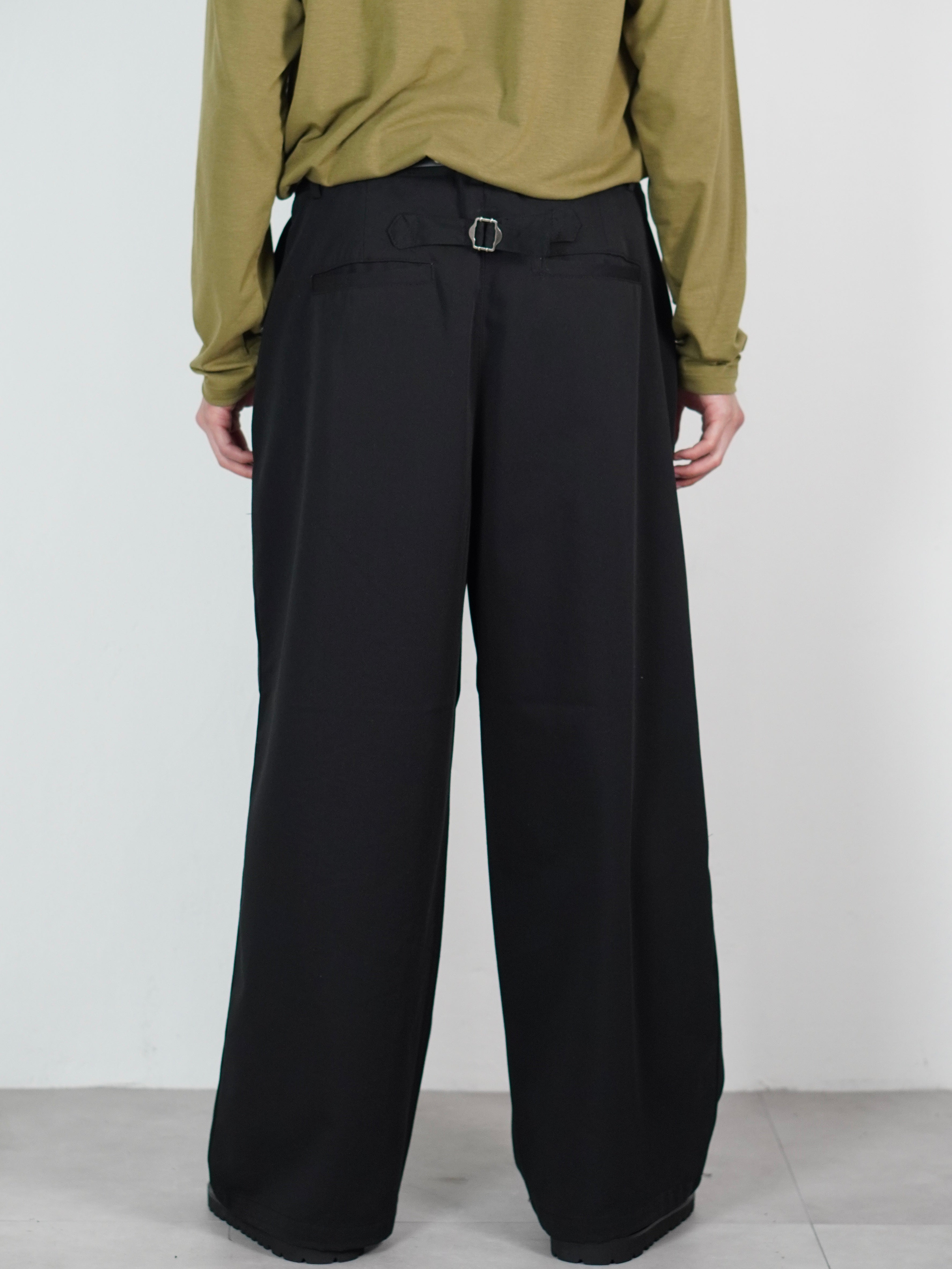 受注制【Chikashitsu +】2 tuck straight slacks