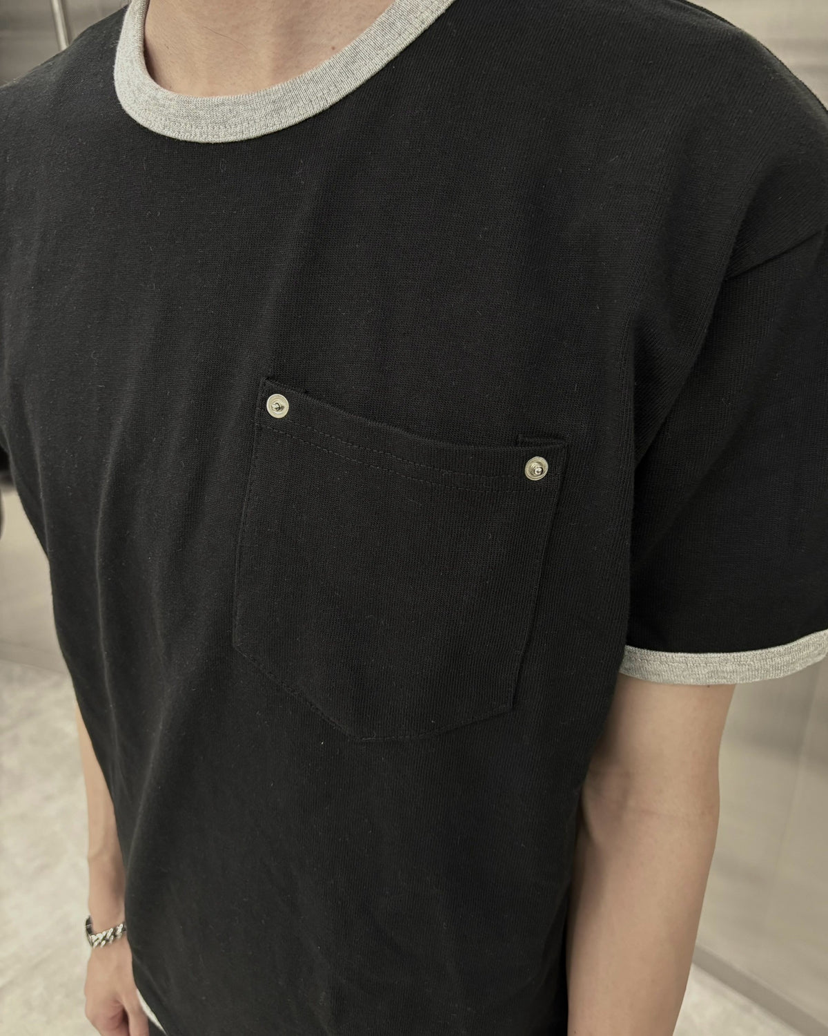 受注制【nmtc+】Washed Rivet Pocket Crop Slim Fit Tee (2color)