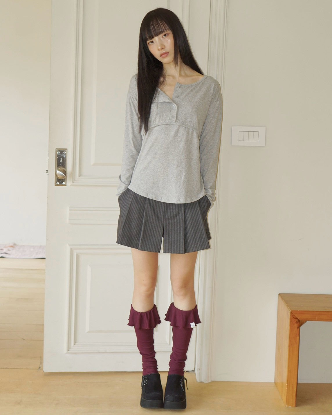 【Uglyshadow】RUFFLE LONG SOCKS