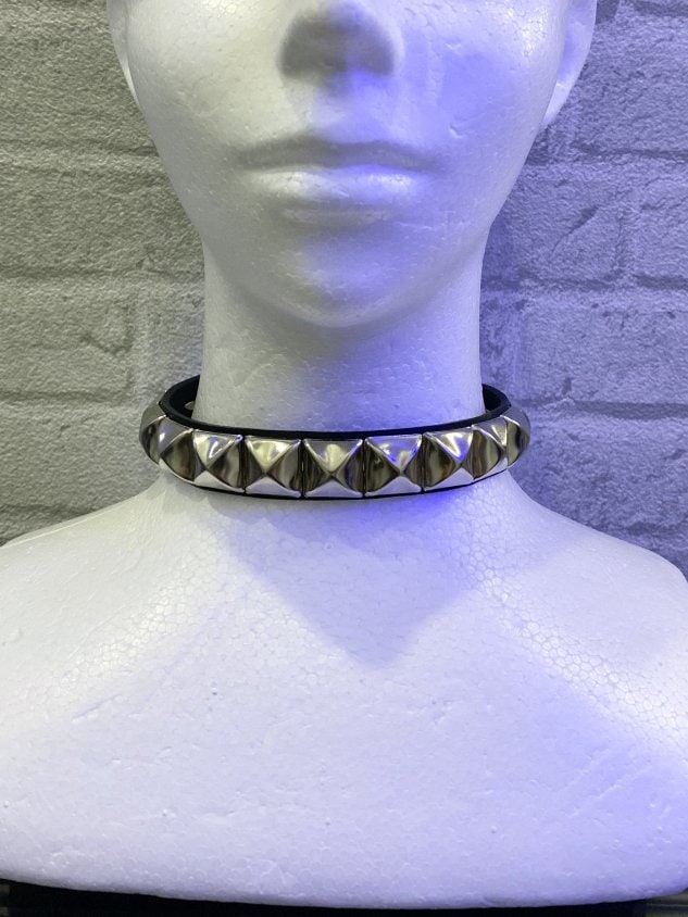 受注制【Never mind the XU】studs choker