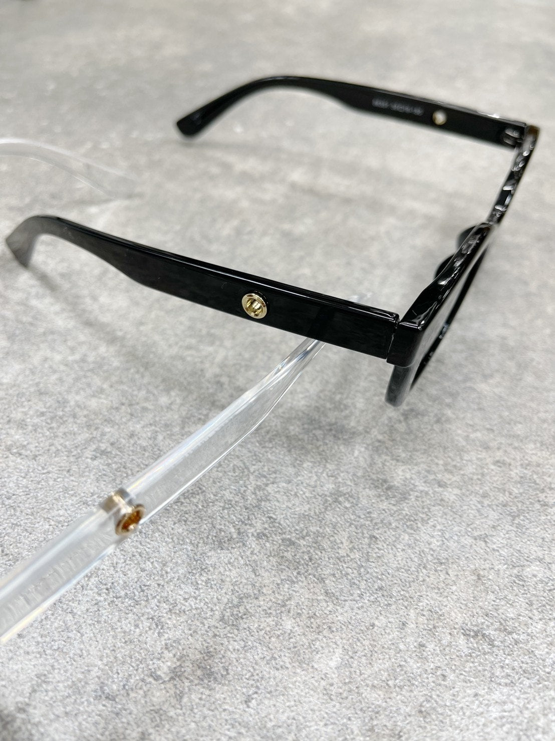 【Chikashitsu +】square design sunglasses (2color)