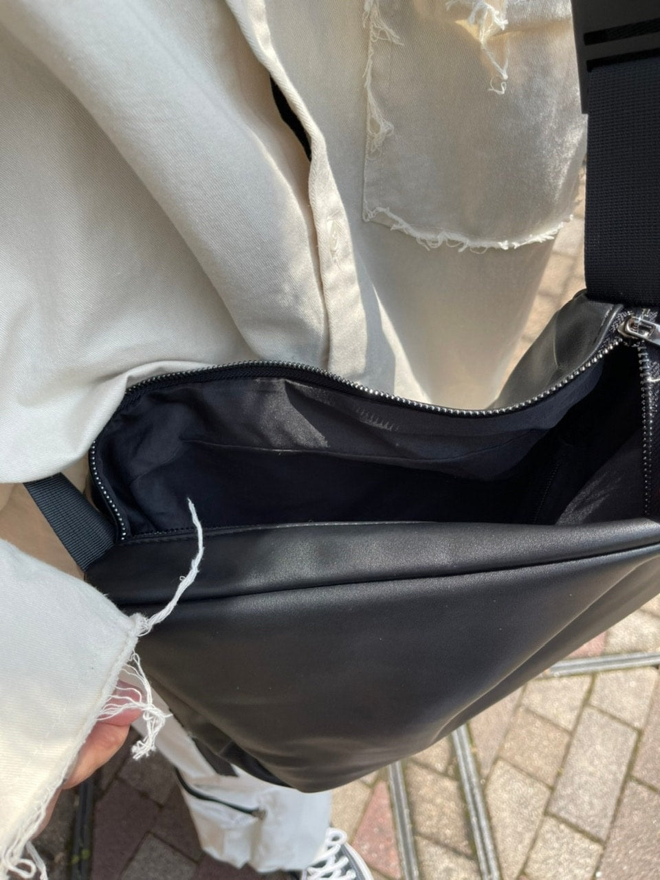 受注制【Chikashitsu +】leather shoulder bag (2color)