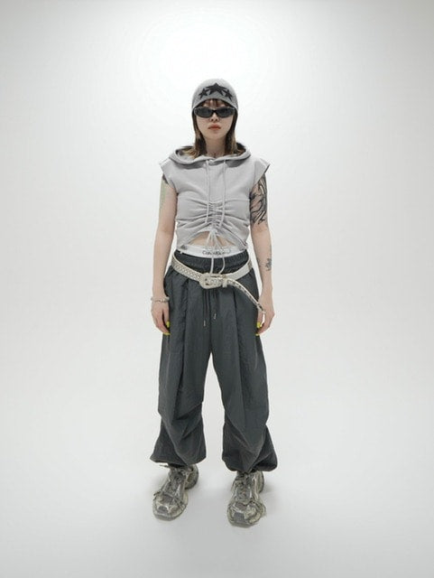 受注制【Never mind the XU】shirring cropped hoodie (2color)