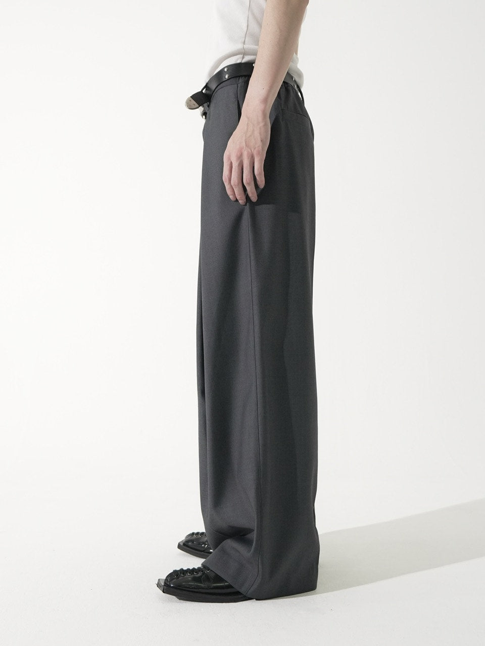 【CS】cross tuck drape slacks (charcoal)