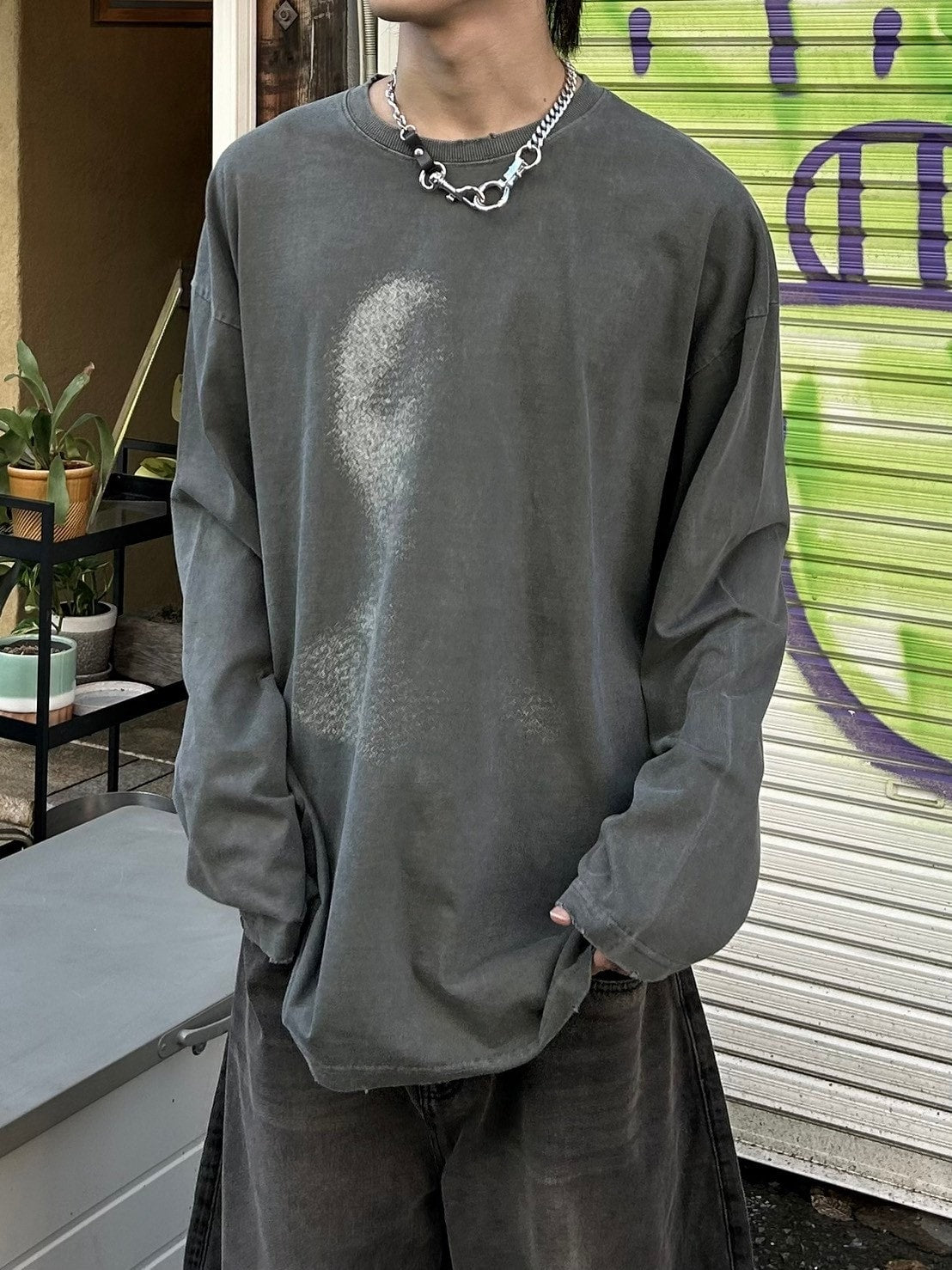 【Chikashitsu +】oversized shadow print damage long sleeve (2color) / 【チカシツプラス】オーバーサイズシャドウプリントダメージ長袖Tシャツ
