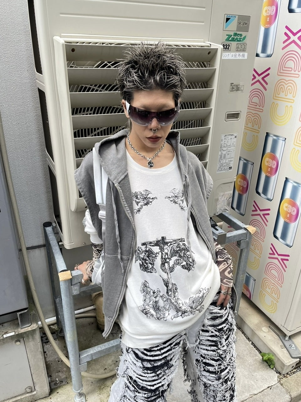 受注制【Never mind the XU】pigment sleeveless zip up hoodie (2color)