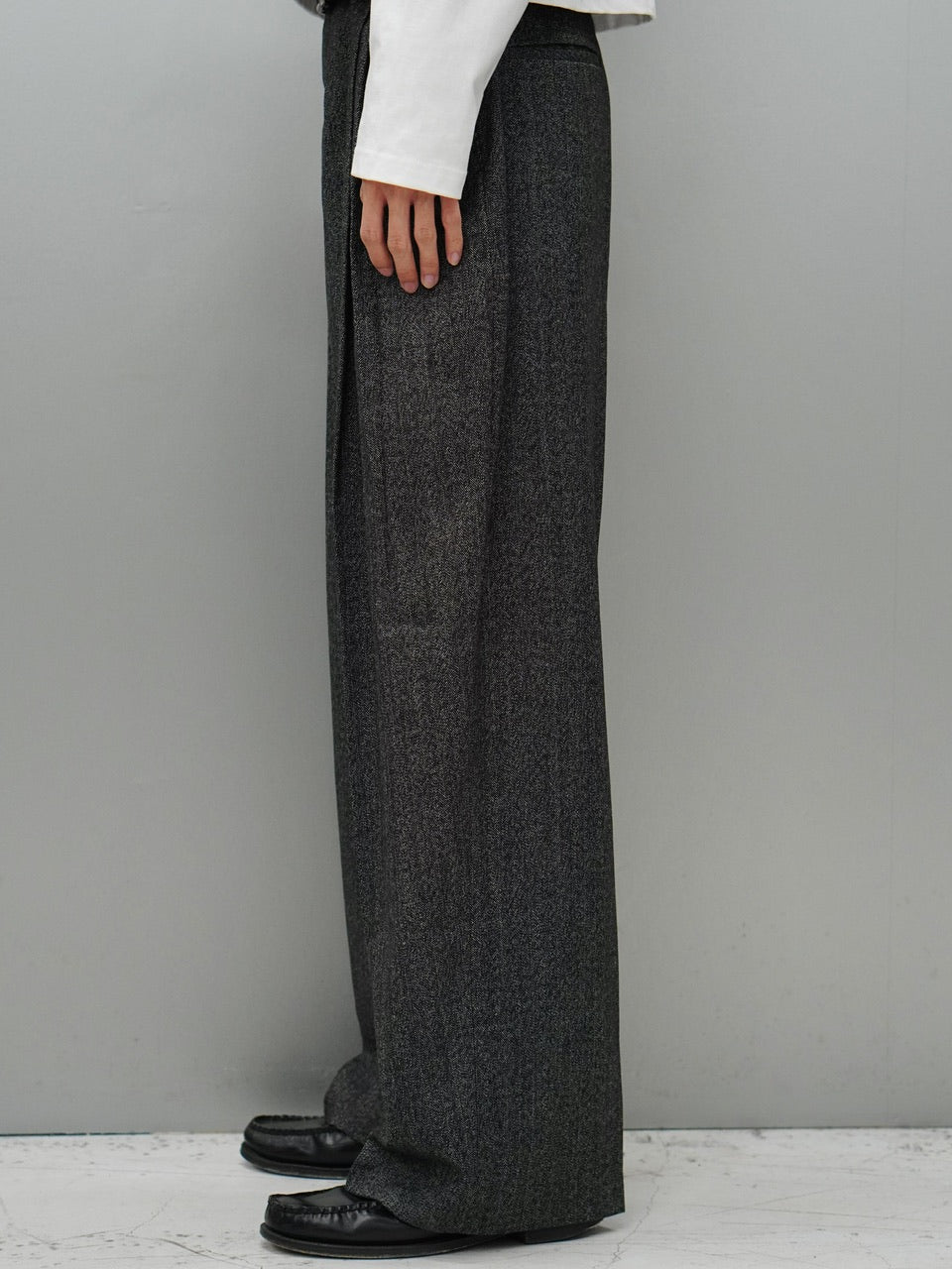 東京店WEB限定受注制【Chikashitsu +】wool double tuck slacks (2color)