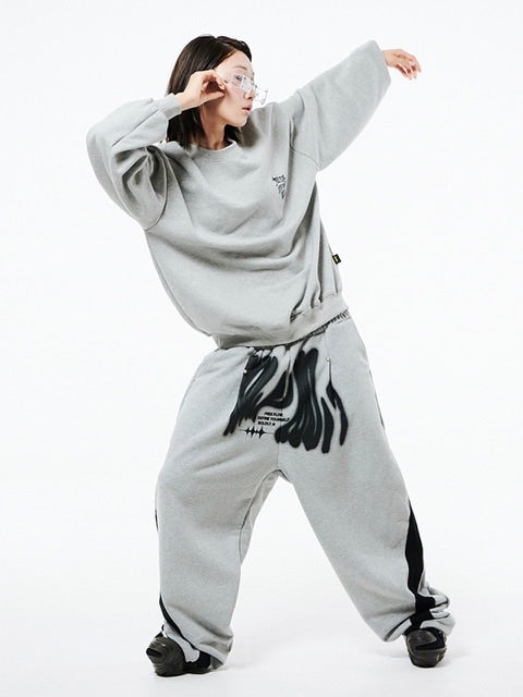 HOLY NUMBER 7】Oversized Hip Hop fit lettering graffiti sweatshirt