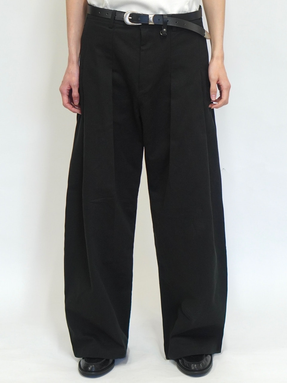 東京店WEB限定受注制【Chikashitsu +】deep tuck cotton wide slacks (3color)