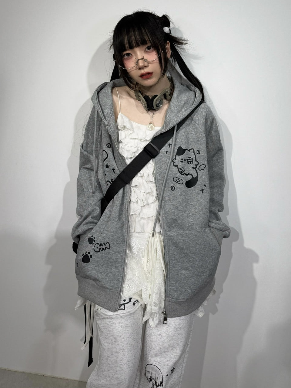 国際配送【Nerd out XU】neko!! Zip hoodie (2color) / 【ナードアウトエックスユー】キャットプリント猫耳ジップフーディ