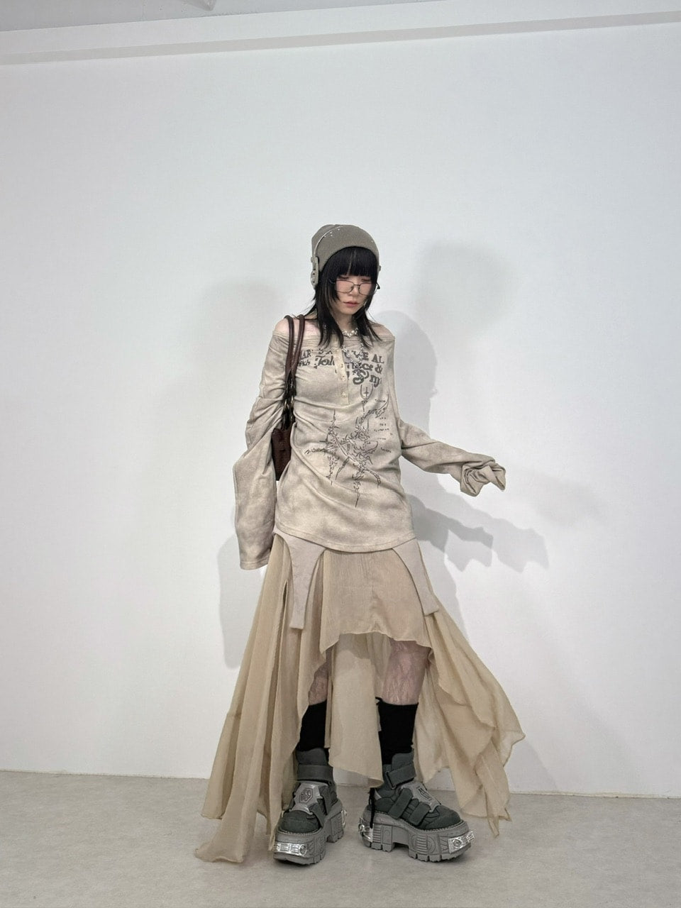 国際配送【Nerd out XU】asymmetry sheer long skirt (2color)