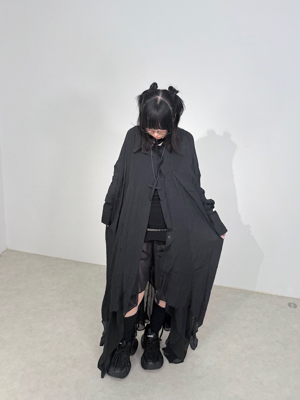 国際配送【Nerd out XU】asymmetry long sheer shirt