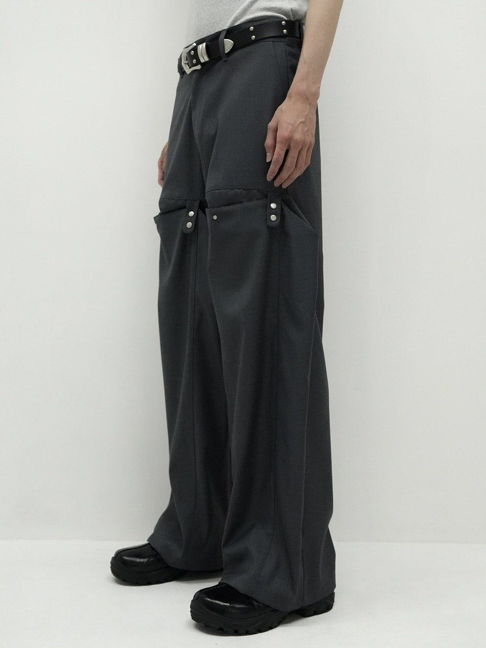 【CS】FLOW FIT DRAPE SLACKS(CHARCOAL)
